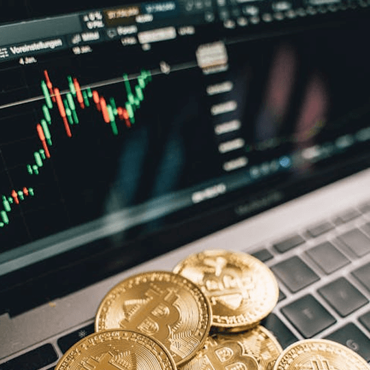 Fino Inversoría equipo de expertos en criptoinversión